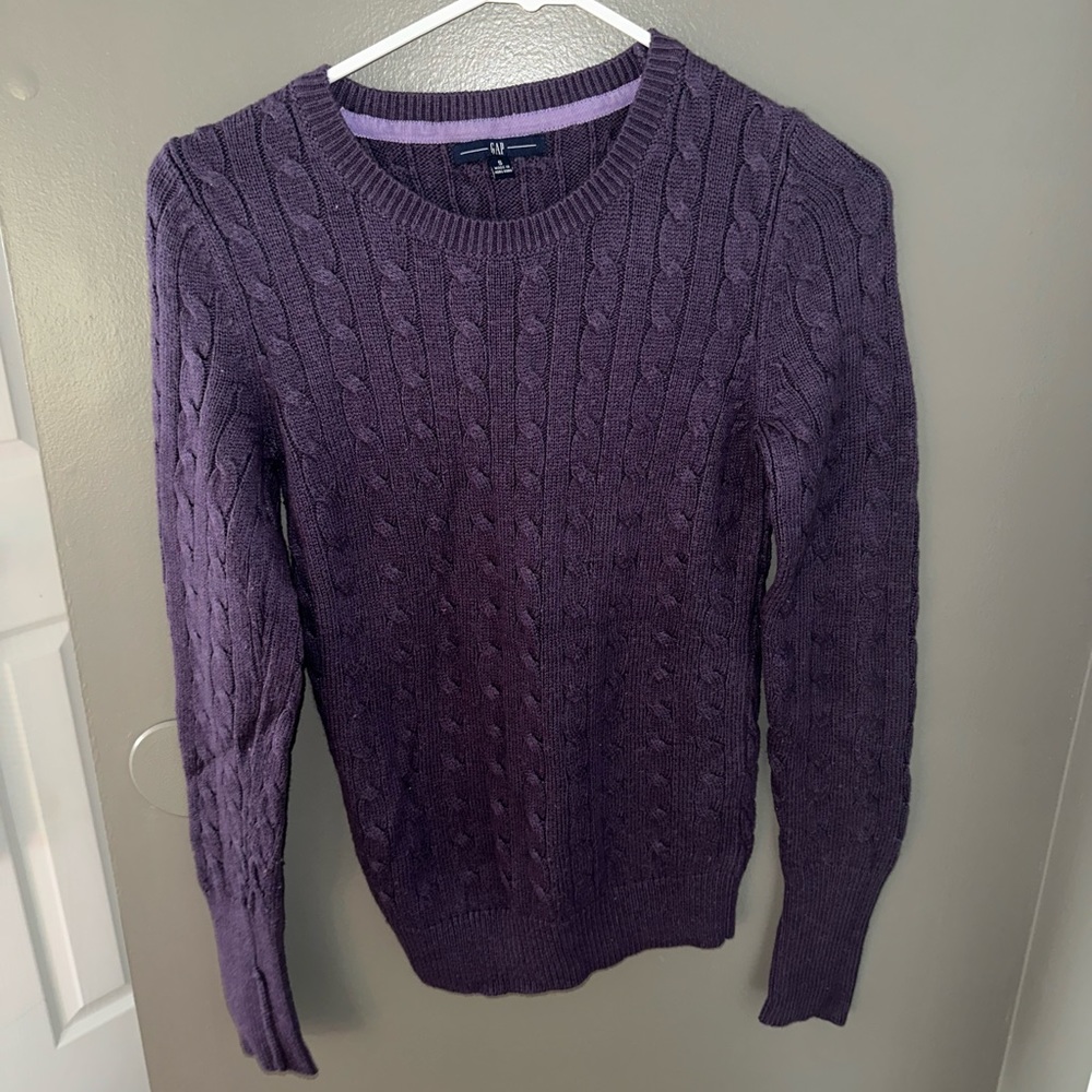 Gap sweater